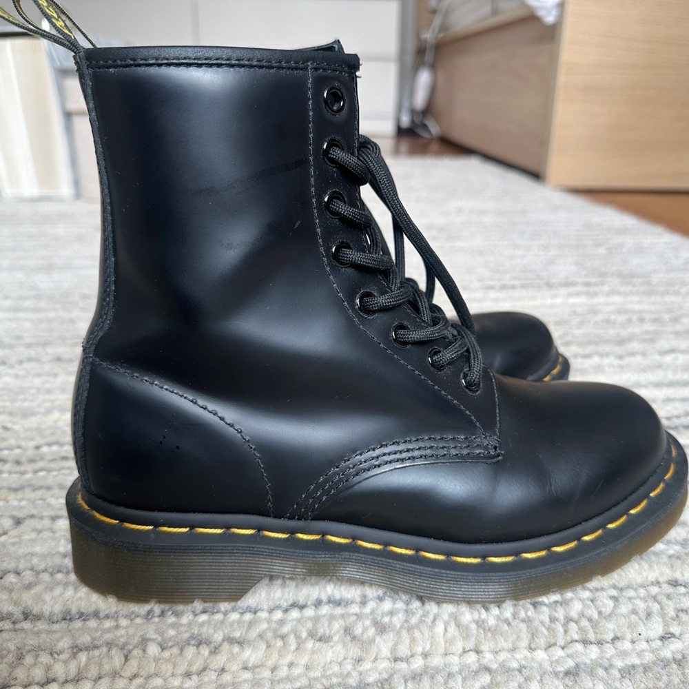 Doc Martins 1460 WOMEN'S SMOOTH LEATHER LACE UP BOOTS, size 7 US, Airware